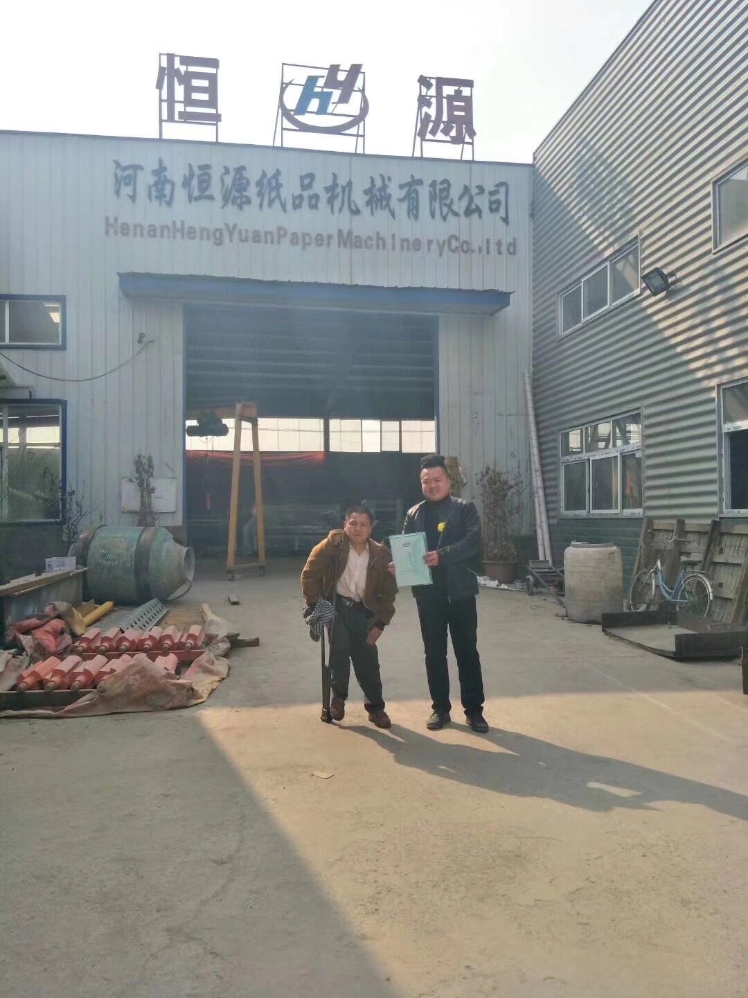 江西吉安郭先生來(lái)廠考察 成功訂購(gòu)1880型號(hào)全自動(dòng)復(fù)卷機(jī)一套